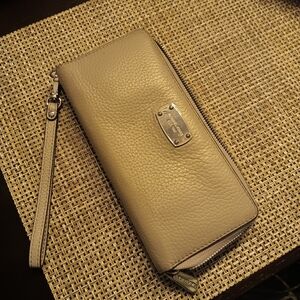 Michael Kors LARGE CONTINENTAL Leather Wallet
